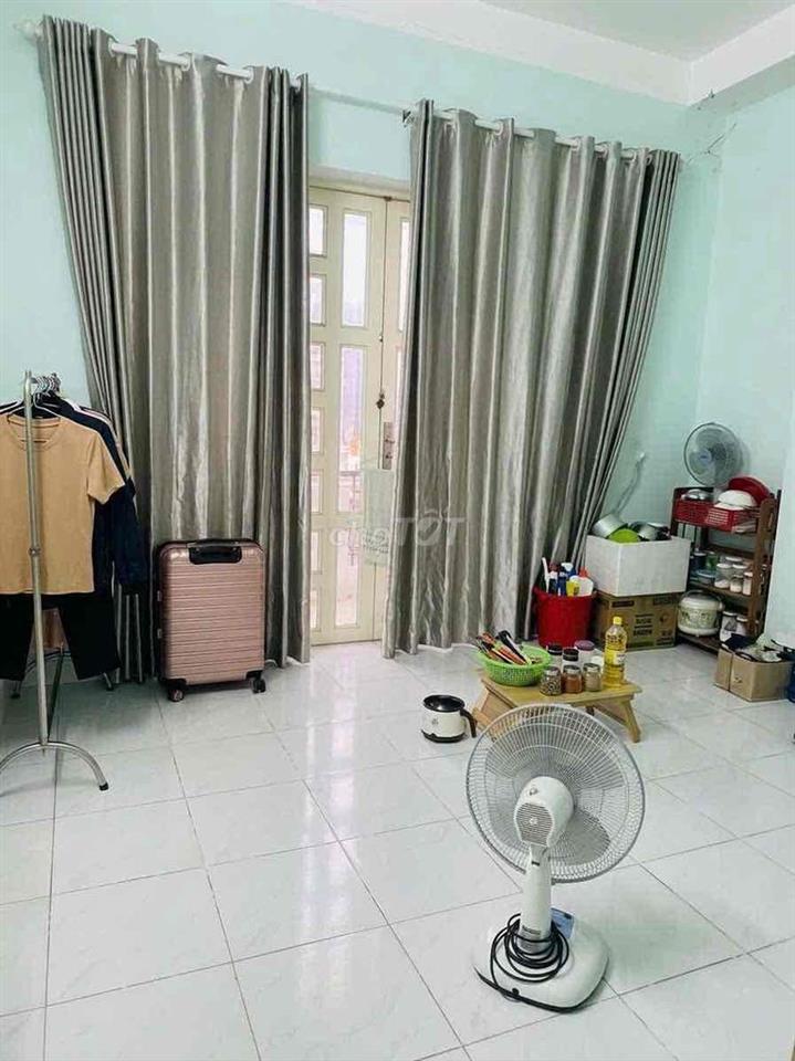 Không có căn thứ 2 trong khu vực , vua dòng tiền