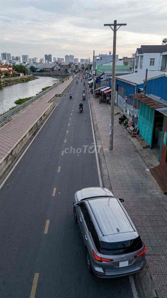 Không có căn thứ 2 trong khu vực , vua dòng tiền