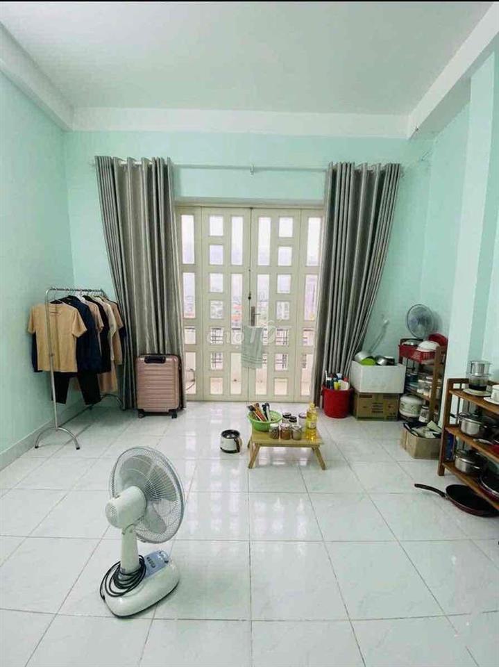 Không có căn thứ 2 trong khu vực , vua dòng tiền