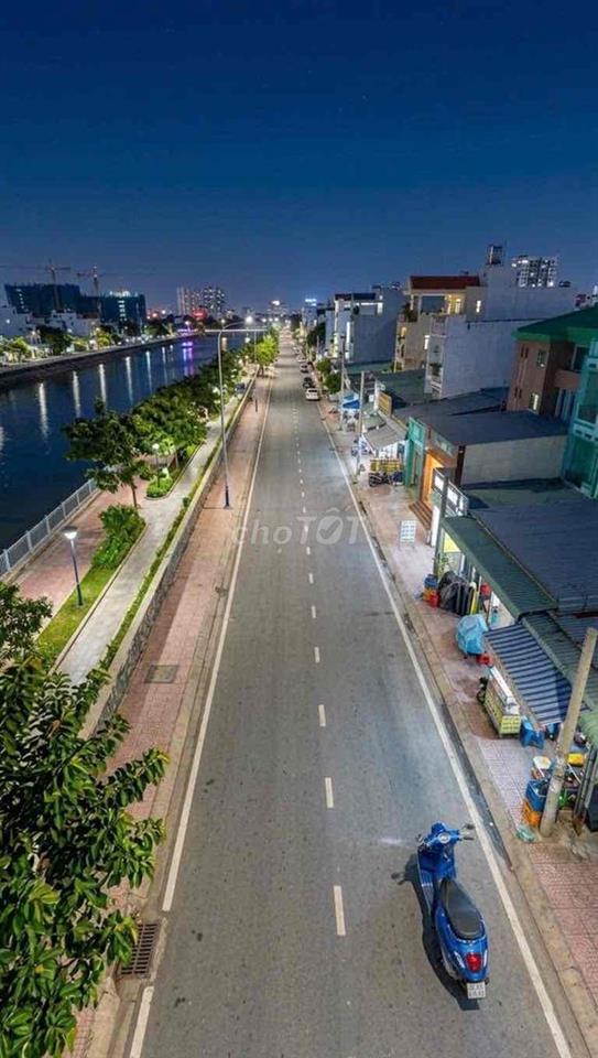 Không có căn thứ 2 trong khu vực , vua dòng tiền
