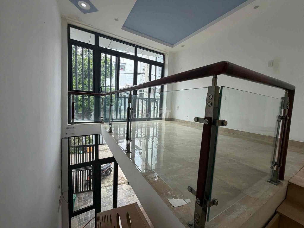 Cực kì " HIẾM " đã nhà mặt tiền mà còn 2 mặt tiền xe hơi tới cửa !!!