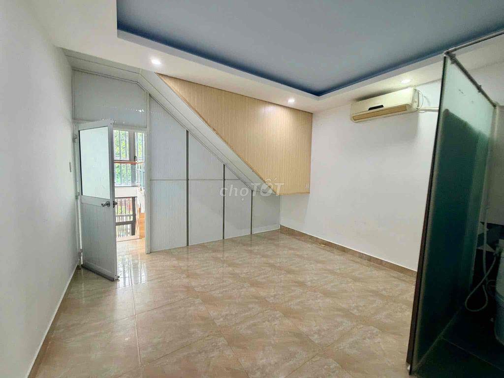 Cực kì " HIẾM " đã nhà mặt tiền mà còn 2 mặt tiền xe hơi tới cửa !!!