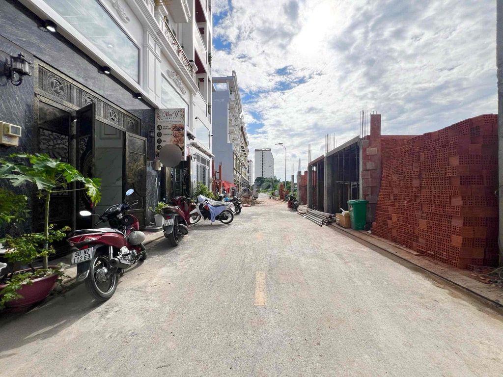 Nhà Bình Tân ( 4 x 14m ) Nhà Đẹp Ngay Trung Tâm Phường