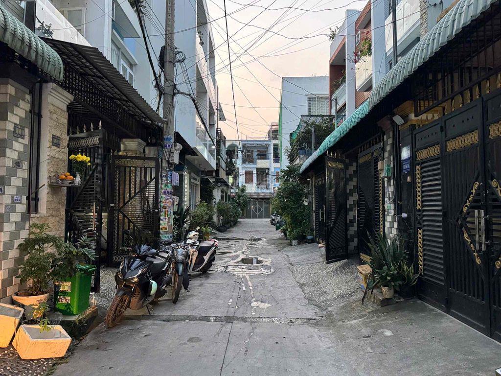 Nhà Bình Tân ( 4,4m x 15m ) 1 trệt 2Lầu, Nhà đẹp