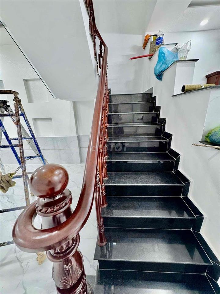 Nhà Đẹp Hẻm Xe Hơi Quay Đầu ( 4,5M x 14M )
