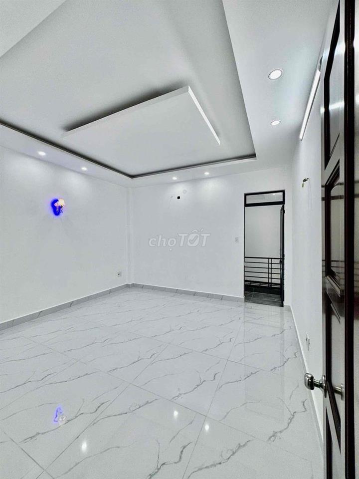 Nhà Đẹp Hẻm Xe Hơi Quay Đầu ( 4,5M x 14M )