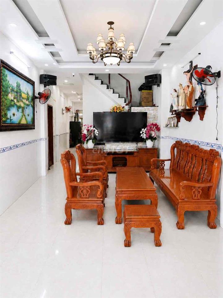 Nhà 2 mặt tiền , 3,5 lầu đúc kiên cố , Chính chủ