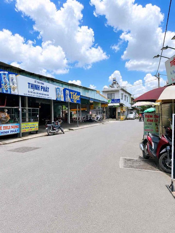 Nhà 2 mặt tiền , 3,5 lầu đúc kiên cố , Chính chủ