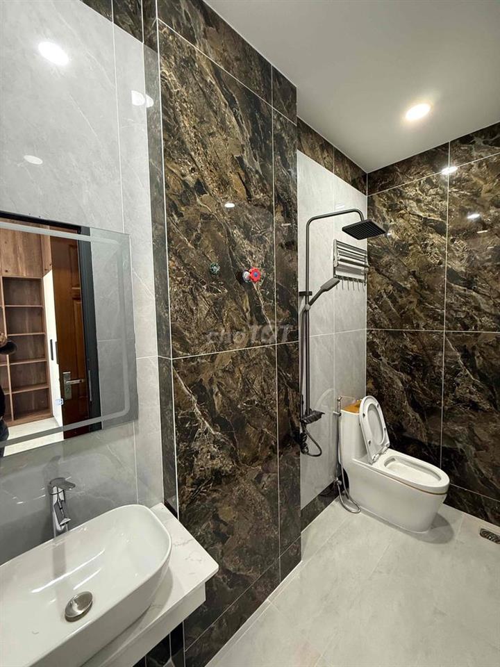 Nhà mới 5 tầng thiết kế hiện đại Full nội thất