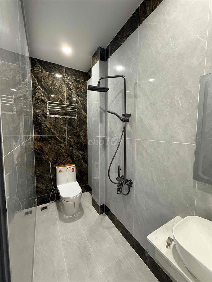 Nhà mới 5 tầng thiết kế hiện đại Full nội thất