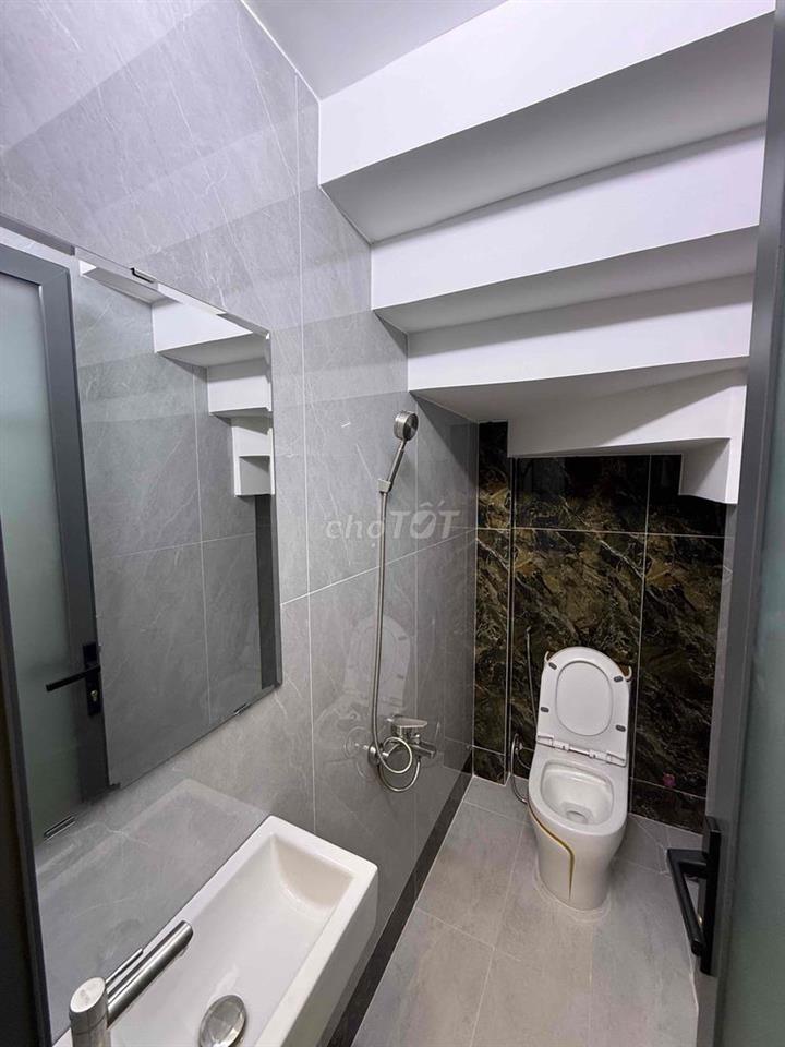 Nhà mới 5 tầng thiết kế hiện đại Full nội thất