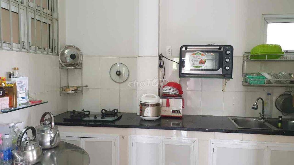 Chung cư  Lô D Lạc Long Quân - Chợ hoa Đầm Sen