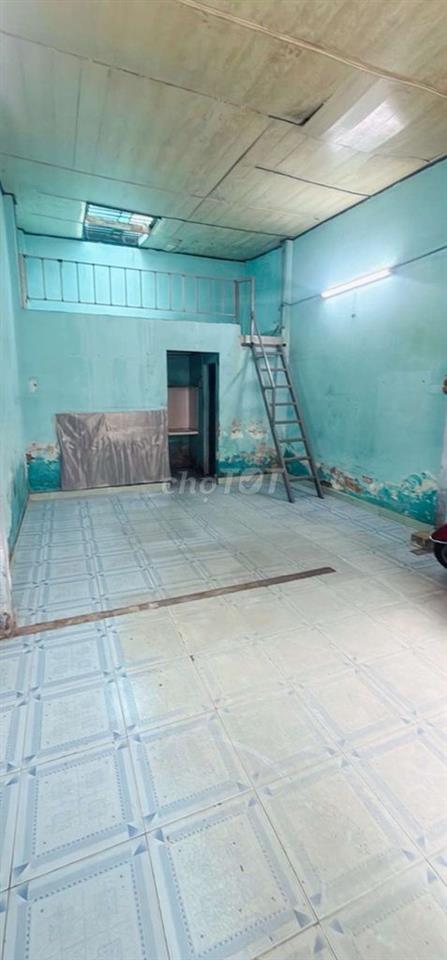 Nhà Bình Tân - 32m2 - Hẻm Xe Hơi Thông - Gần Tên Lửa - Giá 2Tỷ Nhỉn