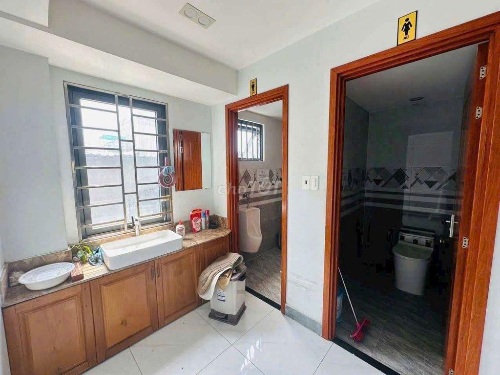 Cho Thuê Nhà  3 Tầng Đường Xe Tải -5Pn -176m2 - Lê Đình Cẩn-Bình Tân 