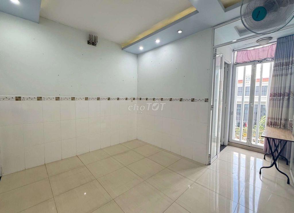 Nhà Bình Tân - Đường 6m Thông - 50m2 - 3 Tầng - 3PN - Giá 5Tỷ TL