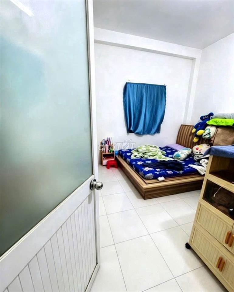 Bán nhà Lô Tư Bình Tân 40m2 hẻm 6m thông 2 tầng