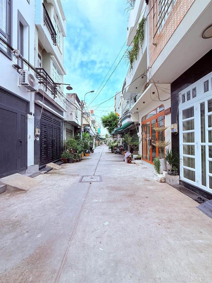 Bán nhà 4 tầng 40m2 hẻm 6m sát Aeon Tân Phú Bình Tân