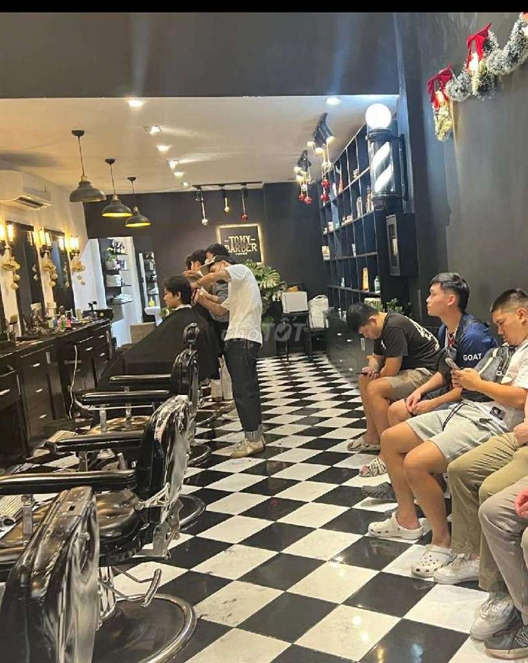 BÁN NHÀ NGUYỄN TRÃI Q1 SÁT CHỢ BẾN THÀNH , HẺM XE HƠI 6M , 4 × 16 
