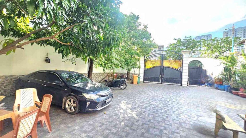 BÁN BIỆT THỰ MẶT TIỀN LÒ GỐM QUẬN 6 , 726M2 , 14× 52 , 4 TẦNG
