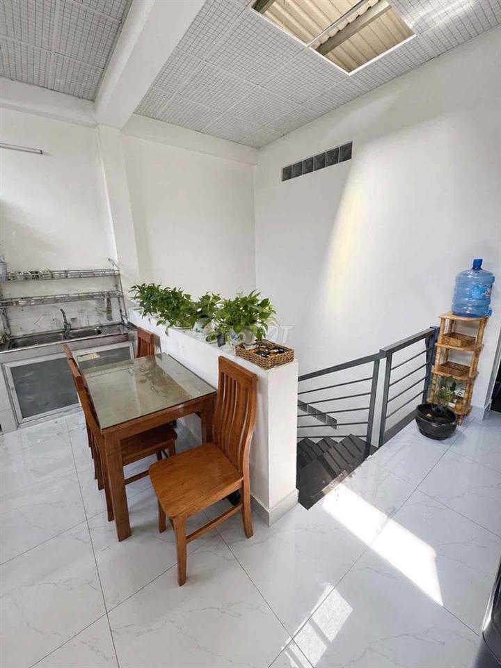 NHÀ MỚI 3 TẦNG – 5 PN CÓ PHÒNG TRỆT – KHU PHÂN LÔ LÊ TẤN BÊ – CHỈ 5,25