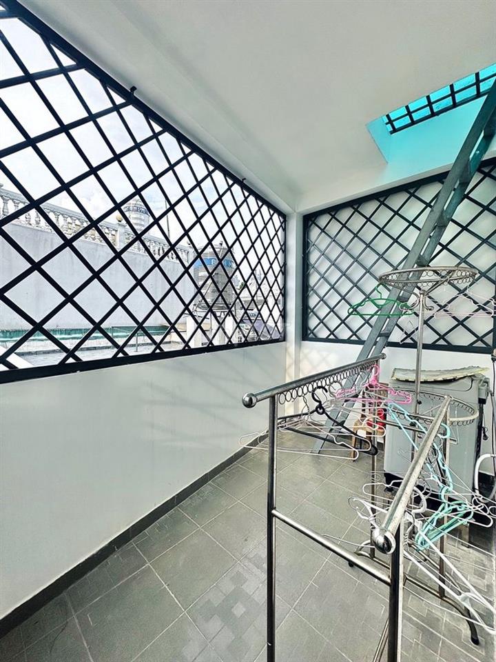 Bán Nhà 5 Tầng - 81m2 -  Lê Trọng Tấn – Gara Ô Tô – Hẻm Nhựa 8m