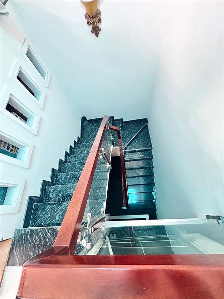 Bán Nhà 5 Tầng - 81m2 -  Lê Trọng Tấn – Gara Ô Tô – Hẻm Nhựa 8m