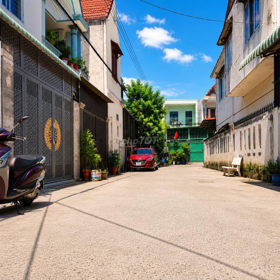 Nhà hẻm oto, pháp lý rõ, sang tên nhanh cho khách mua ở thật