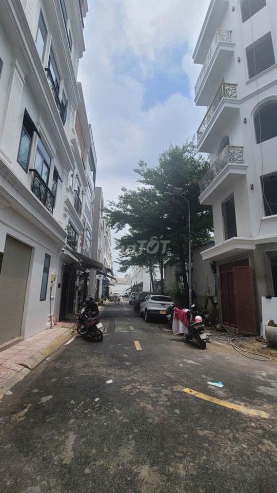 NHÀ 5 TẦNG, 2 MẶT TIỀN, HẺM 10M, NỞ HẬU 4,8/5M × 11M, HỒ VĂN LONG, B.T