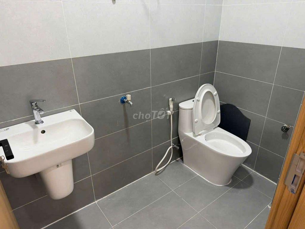 Cho Thuê Nhà 6pn6wc DT 4x21 đúc 3 lầu Huỳnh Văn Nghệ p15 Tân Bình 