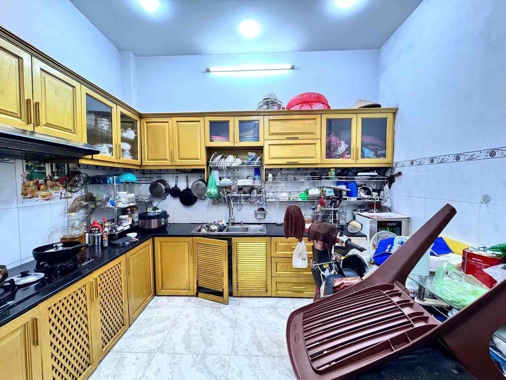 AN DƯƠNG VƯƠNG. LÝ CHIÊU HOÀNG. 4 TẦNG. DT 4X11M. 4 TỶ HƠN. HẺM 5M