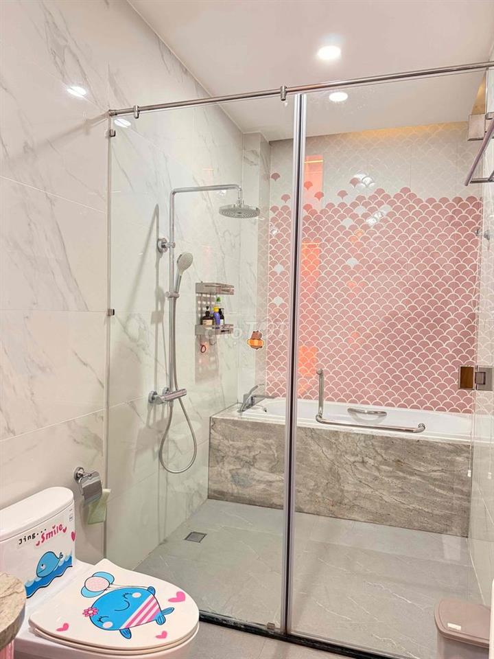 Cần ra gấp nhà thiết kế đẹp full nội thất cao cấp.
