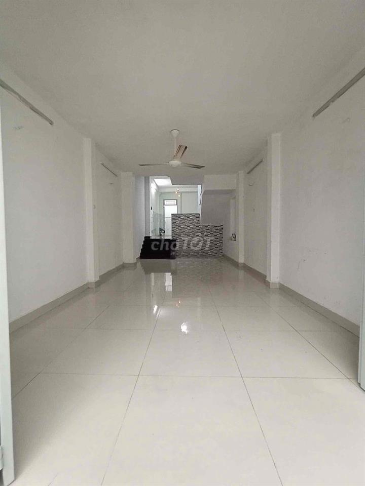 Nhà cấp 4 MT Tên Lửa diện tích 4x21 trống suốt