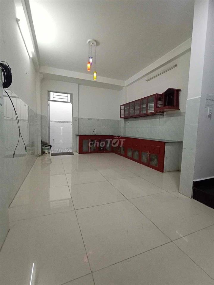 Nhà cấp 4 MT Tên Lửa diện tích 4x21 trống suốt
