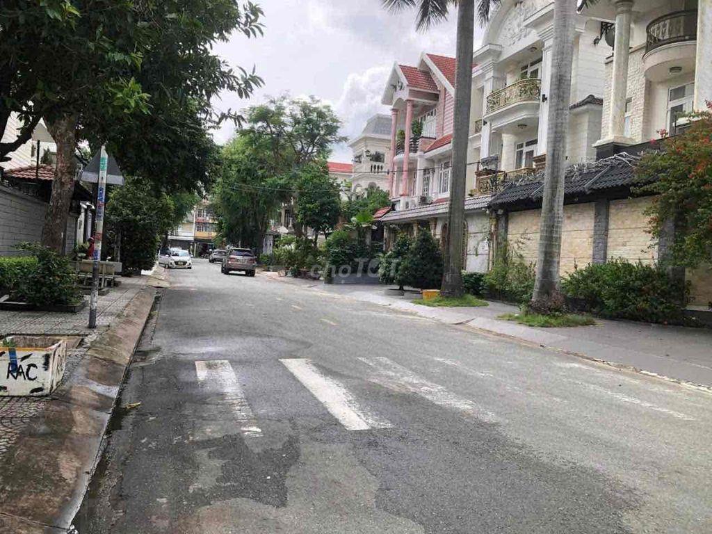 Biệt Thự gốc 2 MT khu Aeon Tên Lửa  Full nội thất