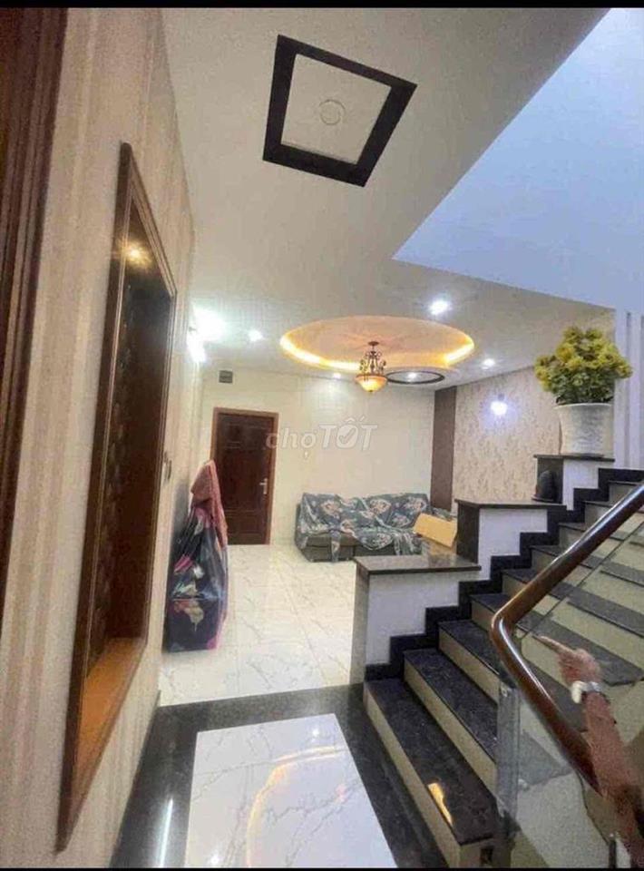 Nhà ĐỐI DIỆN CÔNG VIÊN Full nội thất khu Tên Lửa 4.5x20,3.5 tấm