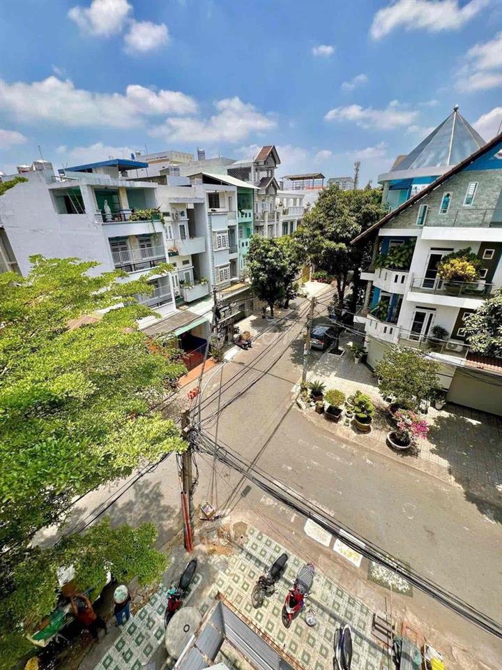 Nhà gốc 2 MT khu Tên Lửa 5x16,3.5 tấm mới sơn sửa lại đẹp