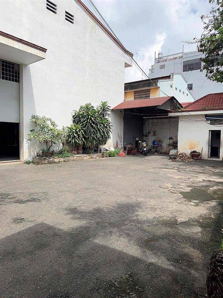 Kho 1500 m2 MT đường Bình Trị Đông