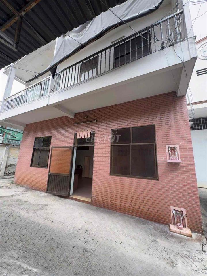 Kho 1500 m2 MT đường Bình Trị Đông