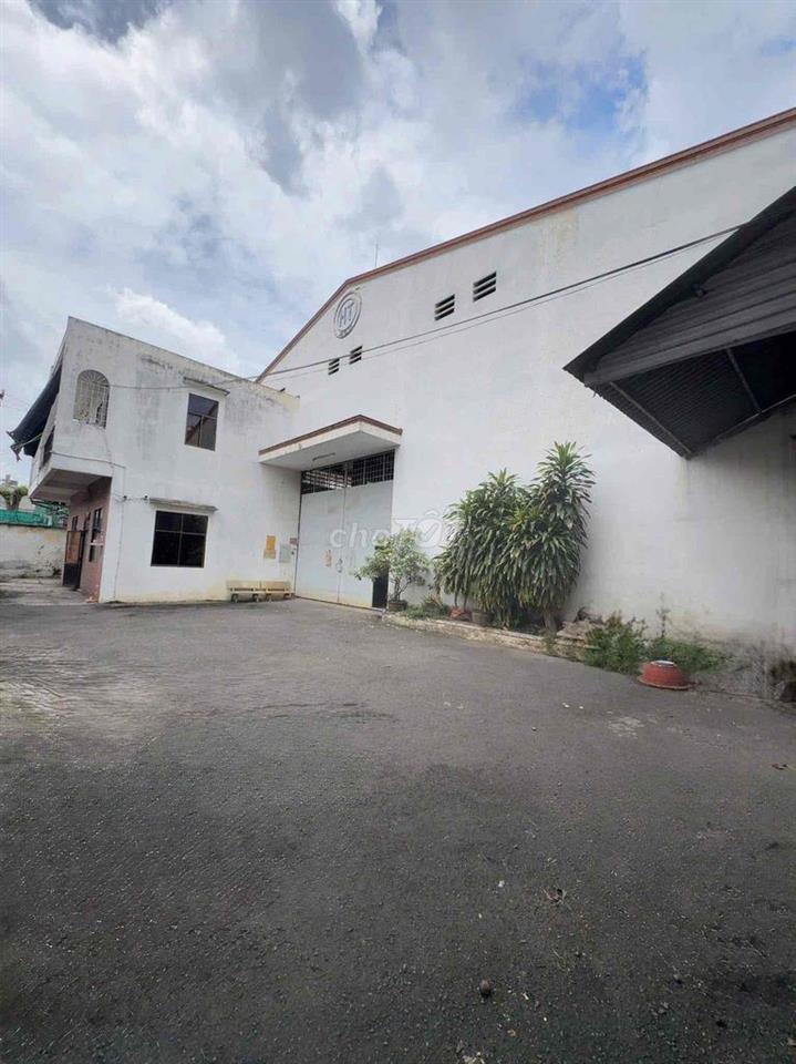 Kho 1500 m2 MT đường Bình Trị Đông