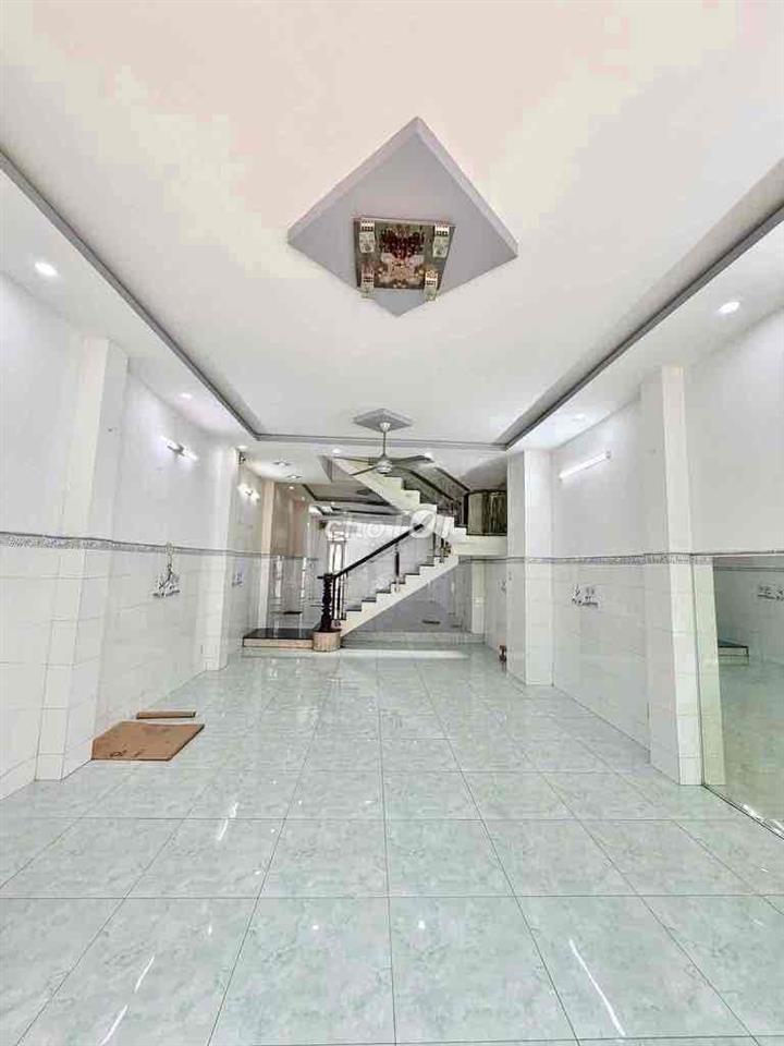 Nhà MT đường 30 sát công viên 4.5x20,2.5 tấm. giá 18 tr