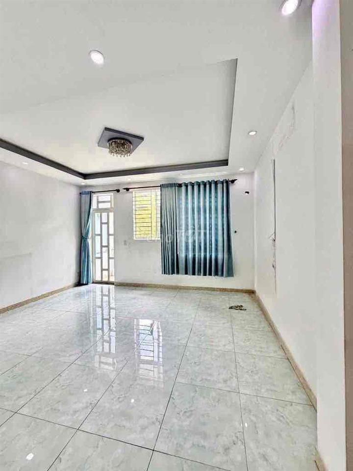 Nhà MT đường 30 sát công viên 4.5x20,2.5 tấm. giá 18 tr