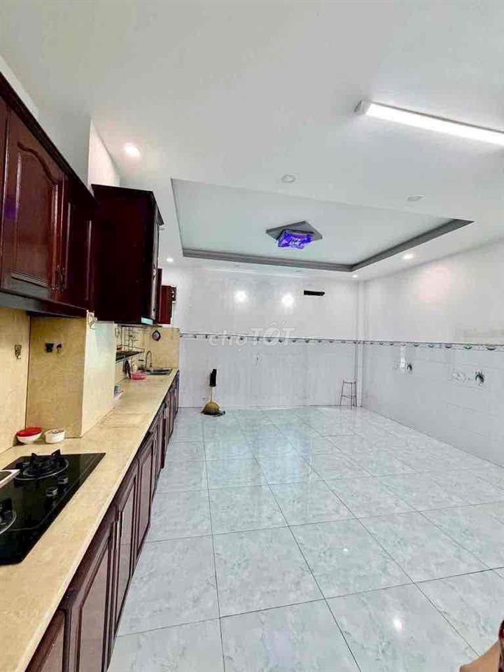 Nhà MT đường 30 sát công viên 4.5x20,2.5 tấm. giá 18 tr