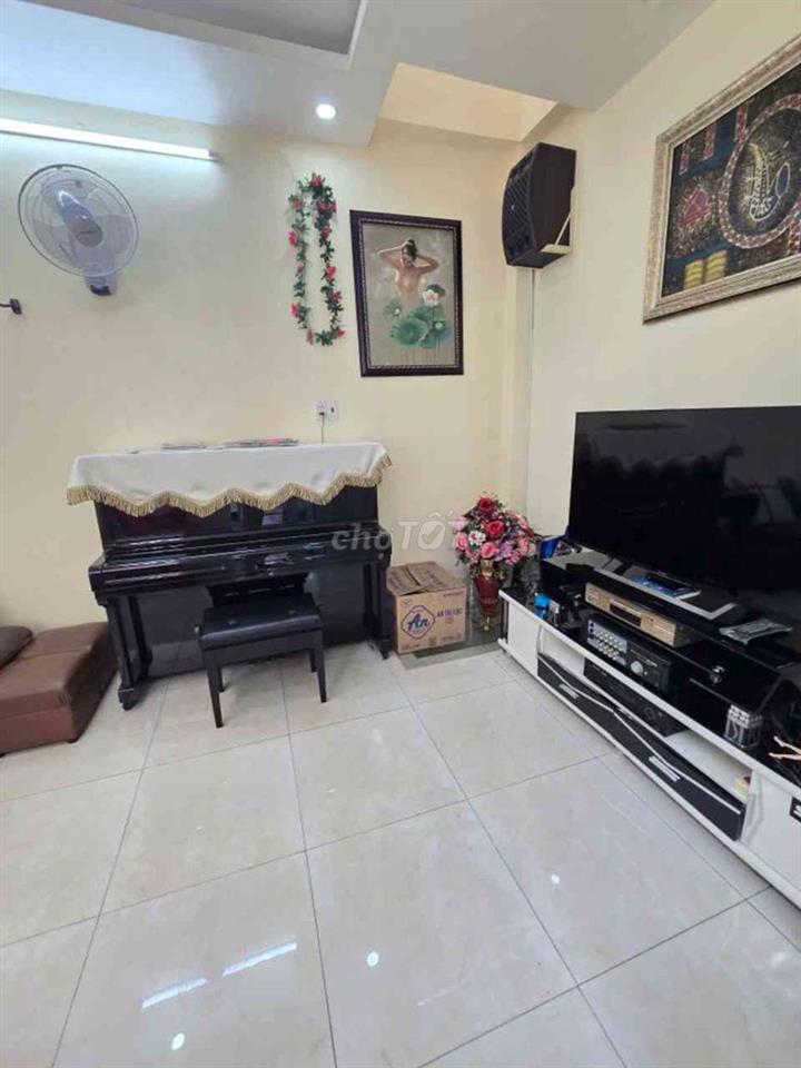 NHÀ ĐẸP Ở LIỀN - (5×11), 2 TẦNG - HẺM XE TẢI THÔNG - CHỈ 4 TỸ NHỎ XÍU