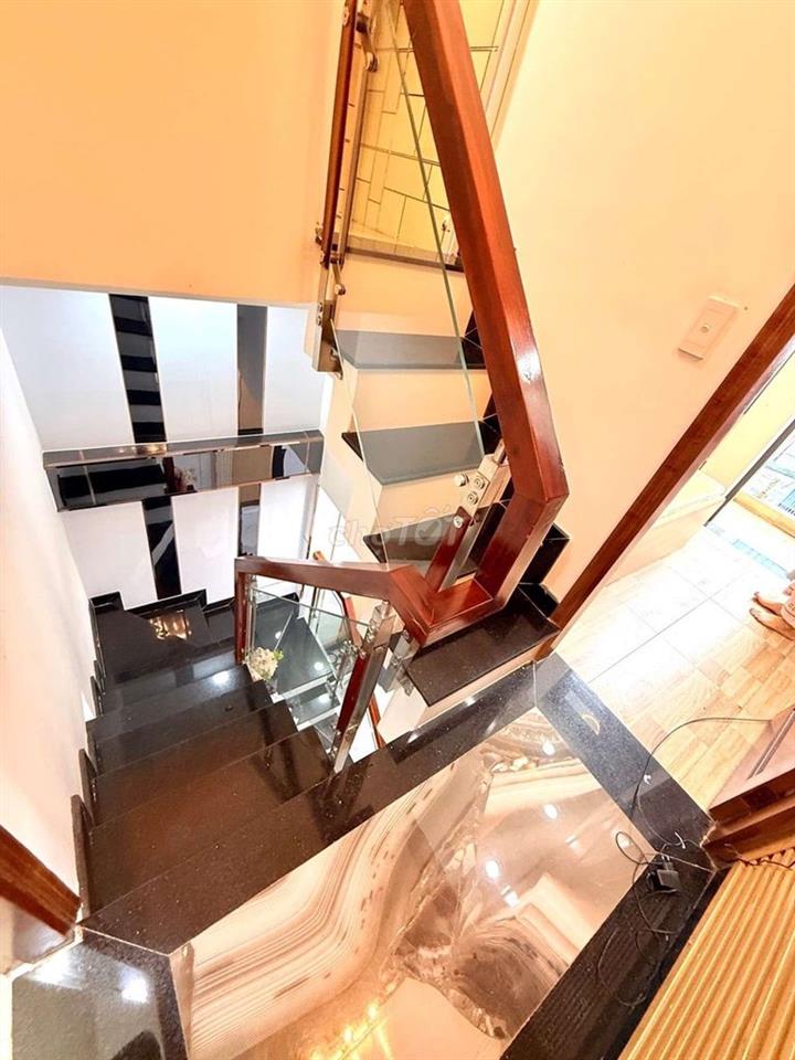 Chủ cần bán gấp ,thương lượng giá tốt 32m2 giá cgir 3 tỷ nhỉnh xíu