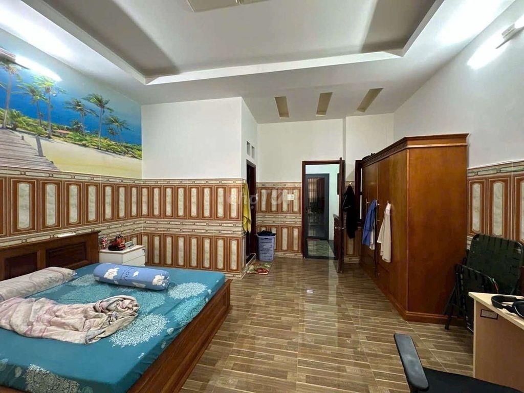chủ cần bán gấp nhà Cạnh măt tiền Phan huy ích