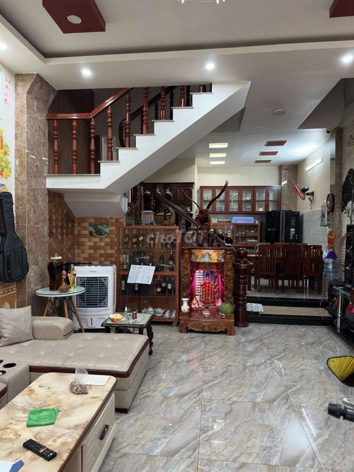 chủ cần bán gấp nhà Cạnh măt tiền Phan huy ích