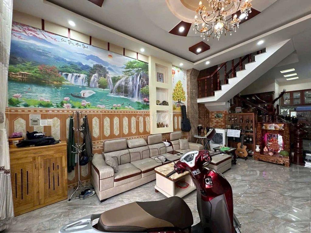chủ cần bán gấp nhà Cạnh măt tiền Phan huy ích