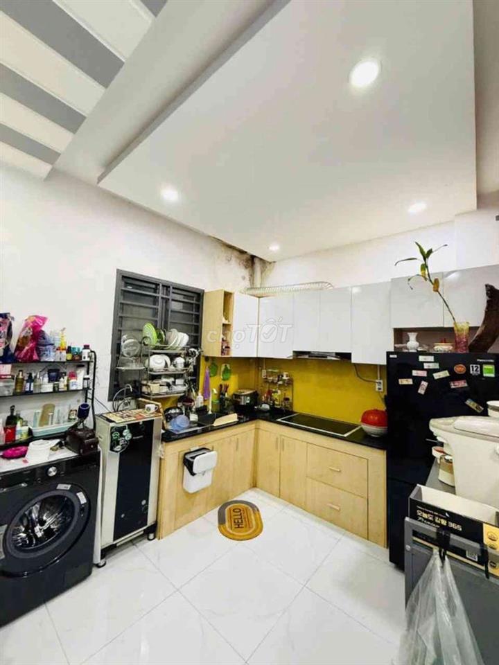 chủ cần bán gấp nhà Ngay Emart phan huy ích