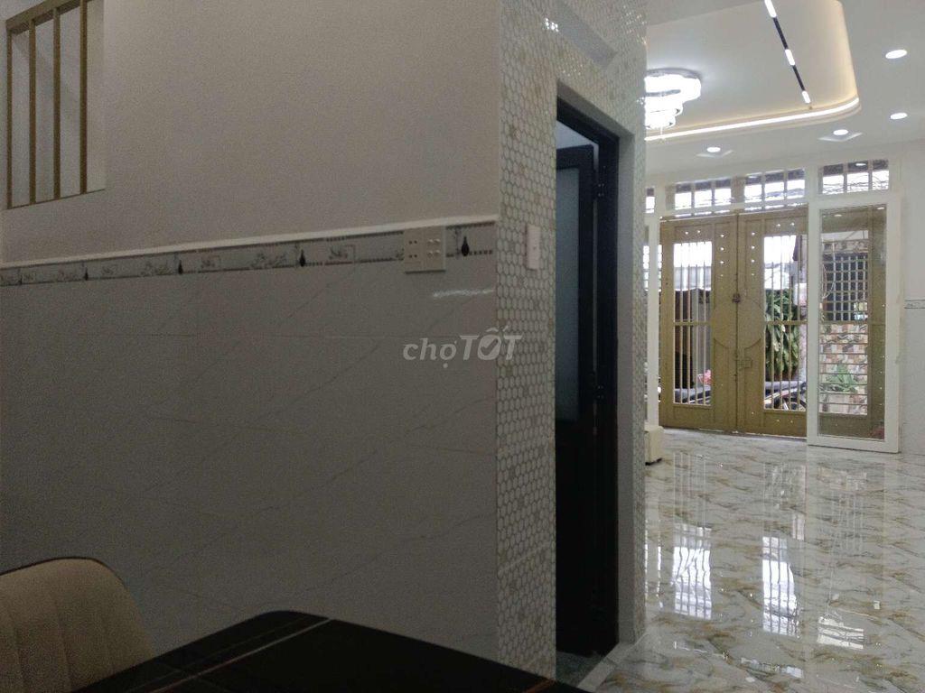 TÔI BÁN NHÀ HẺM 5M BTCT 1 LẦU 2PN NGAY CẠNH AEON MALL BÌNH TÂN