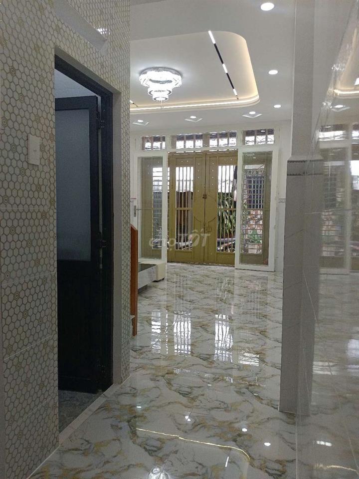 TÔI BÁN NHÀ HẺM 5M BTCT 1 LẦU 2PN NGAY CẠNH AEON MALL BÌNH TÂN